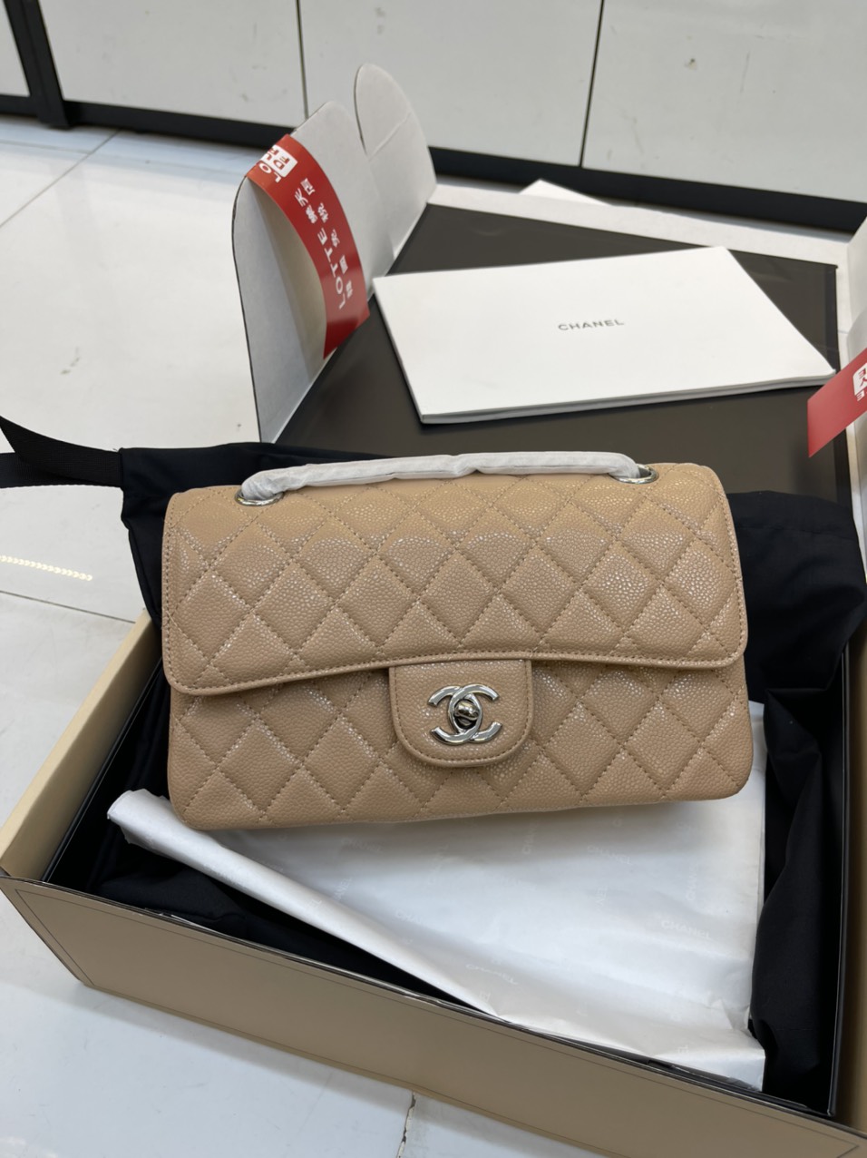 Túi xách Chanel Super Classic Medium Khóa Bạc Màu Nâu Da Hạt Size 23cm
